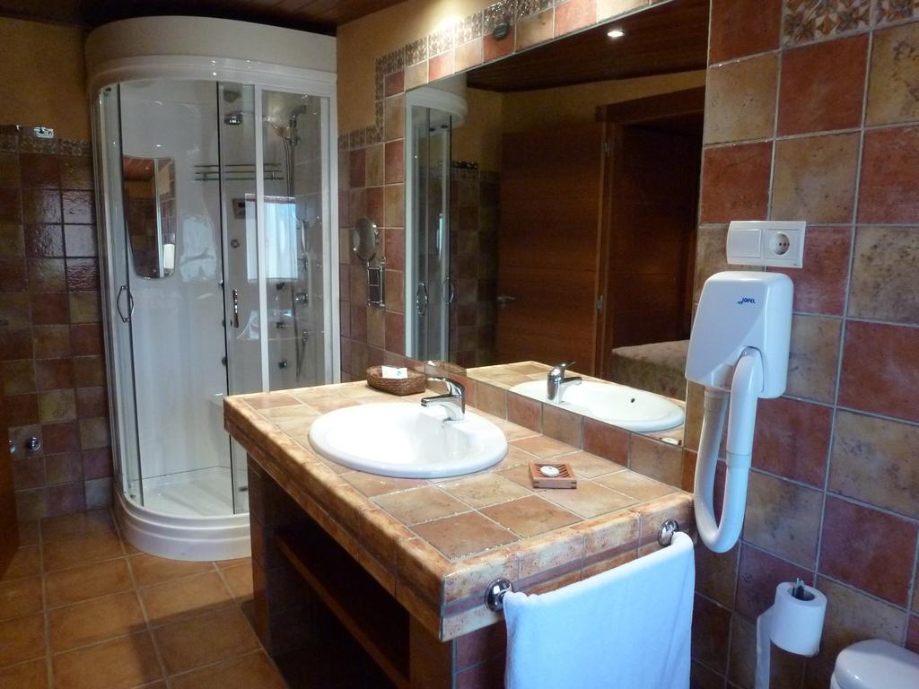 Hotel H Con Encanto Binefar Room photo