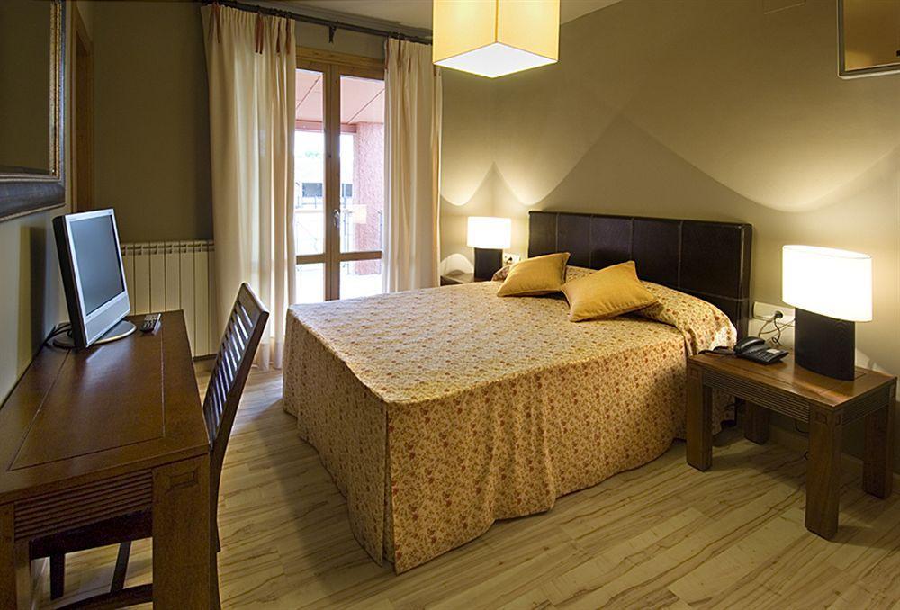 Hotel H Con Encanto Binefar Exterior photo